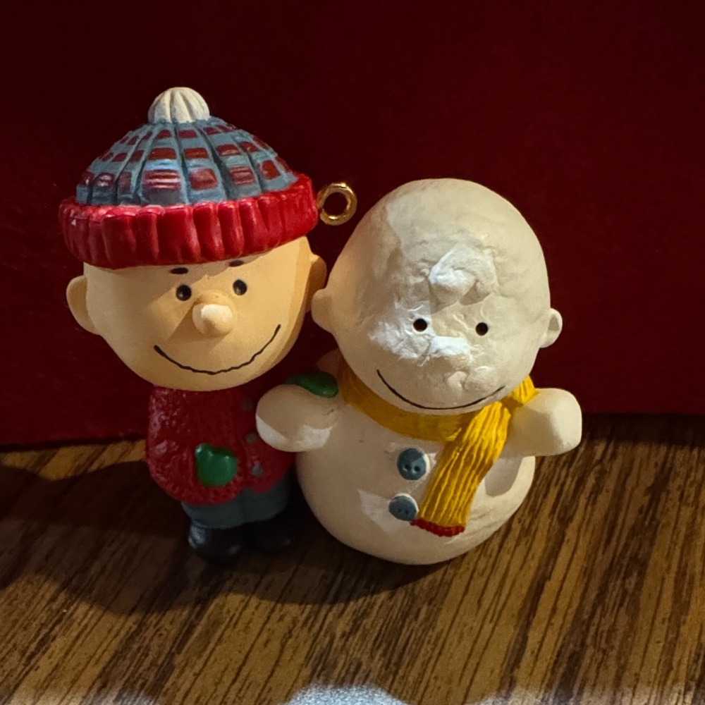 Hallmark The Peanuts Gang Ornament 1993.  First in series
